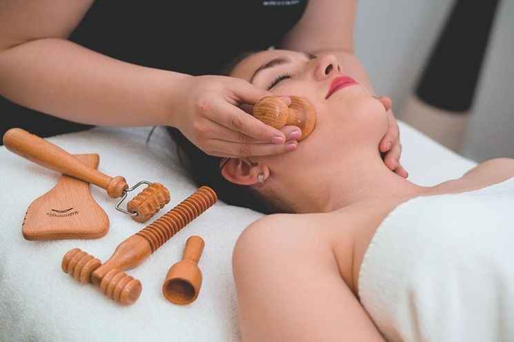 Maderoterapia Facial